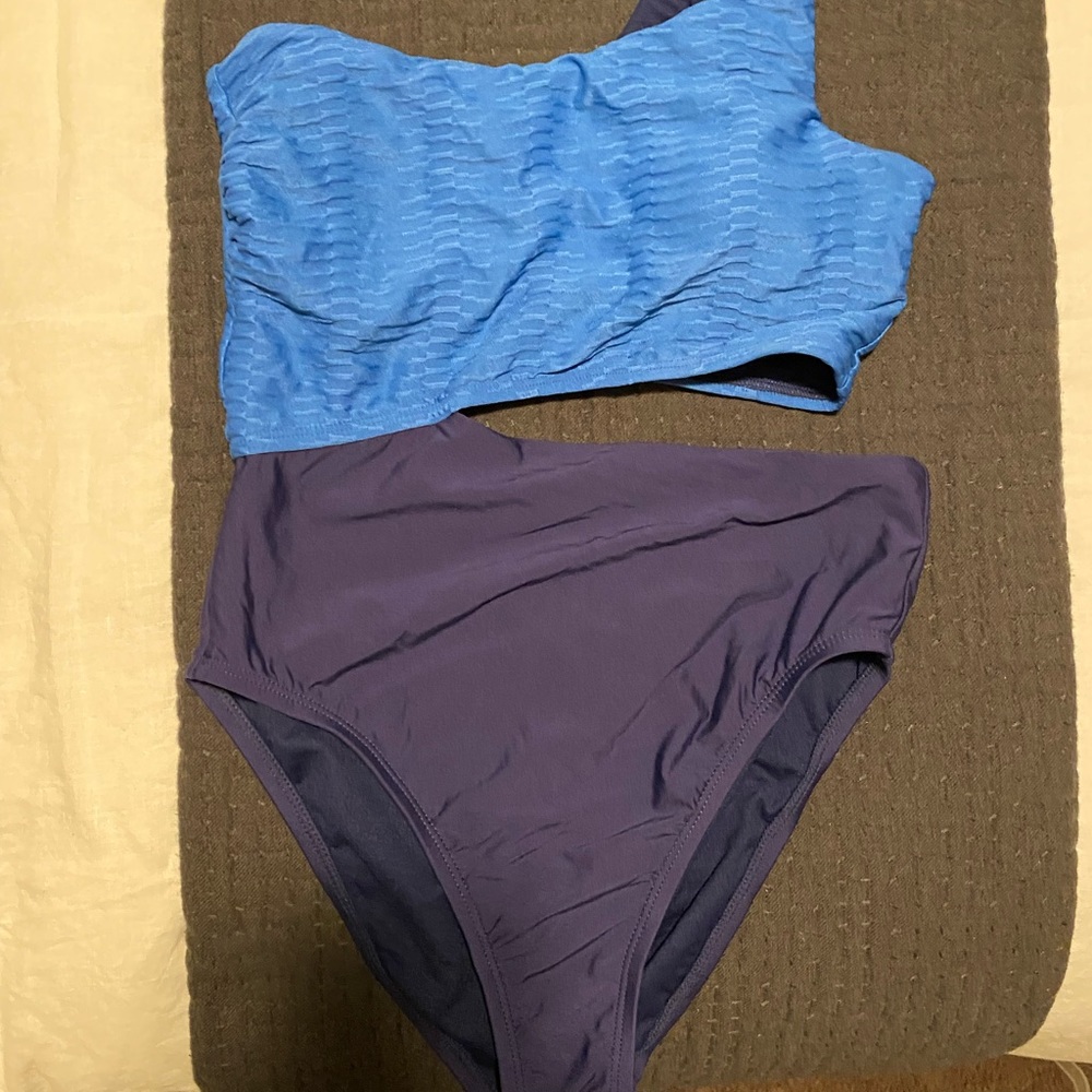 NWT Splendid Cutout Swimsuit - Picture 3 of 5
